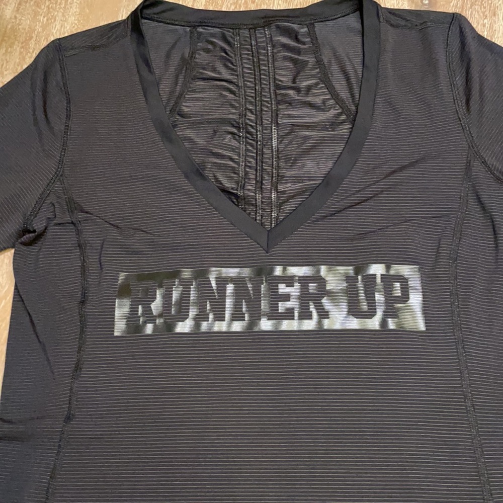 Lululemon Runner Up Short Sleeve Tee Size 8 - Picture 3 of 7